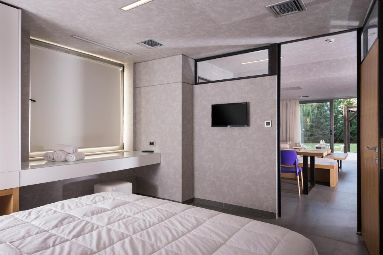 Icarus Hotel Kalamaki  Ngoại thất bức ảnh