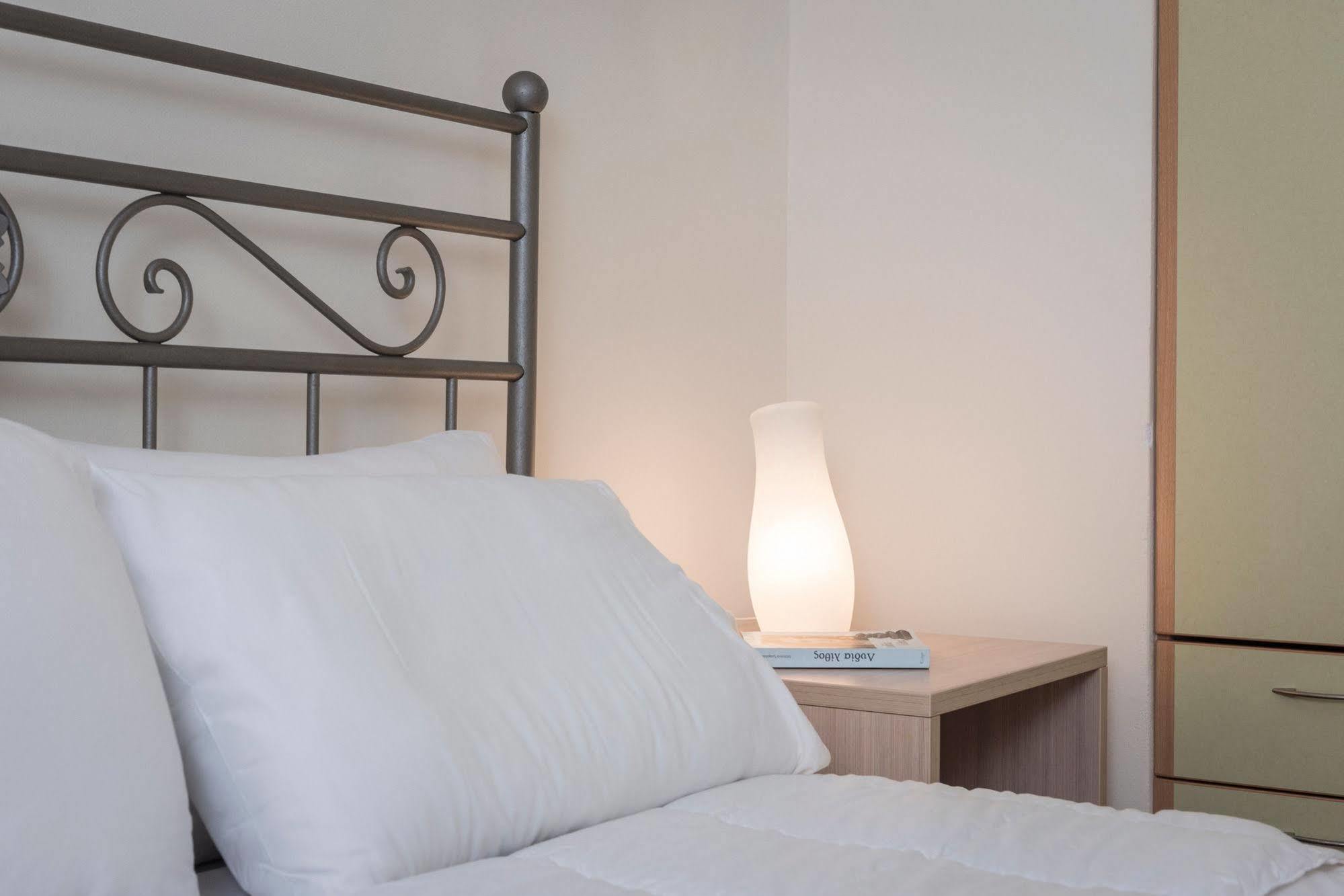 Icarus Hotel Kalamaki  Ngoại thất bức ảnh