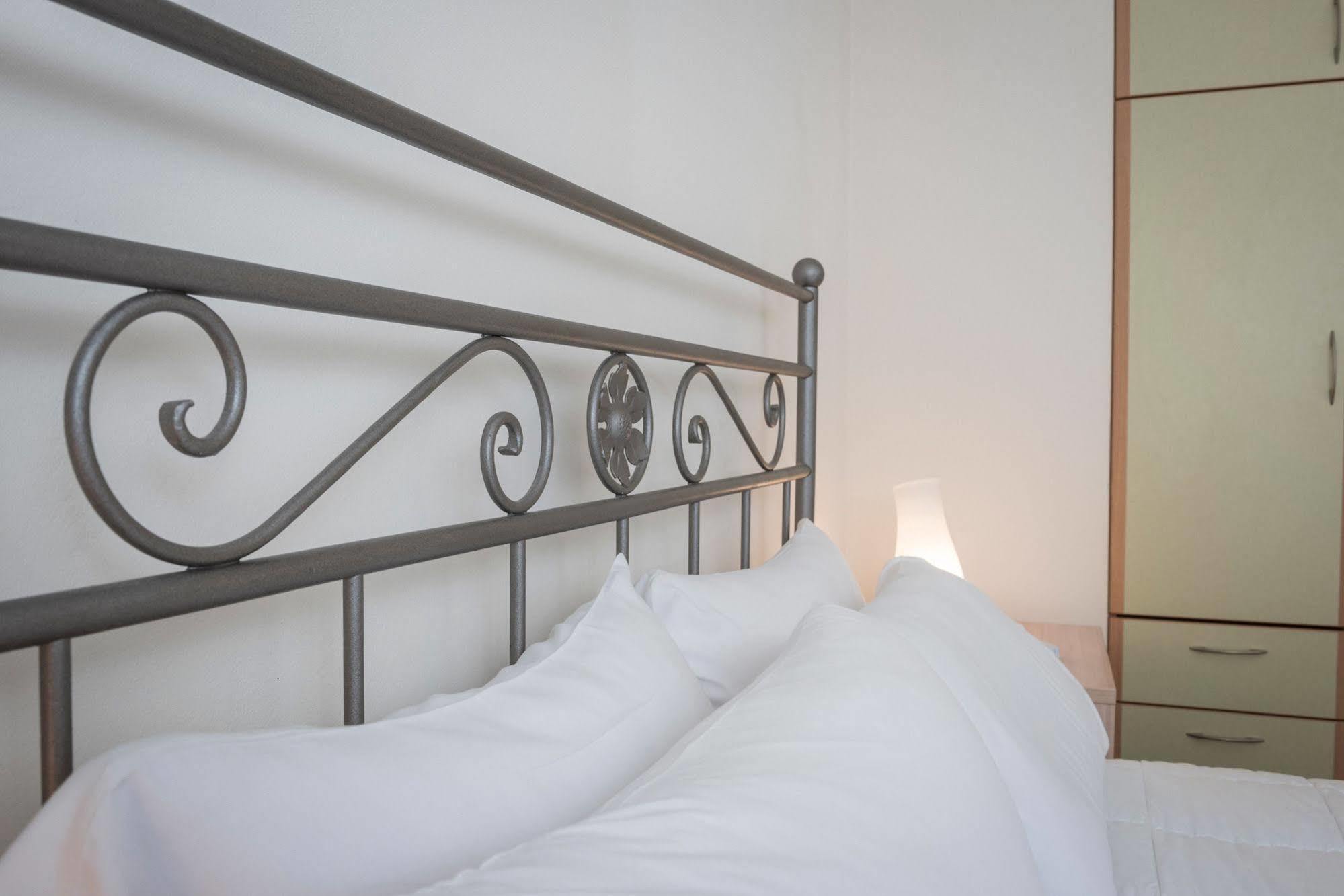 Icarus Hotel Kalamaki  Ngoại thất bức ảnh