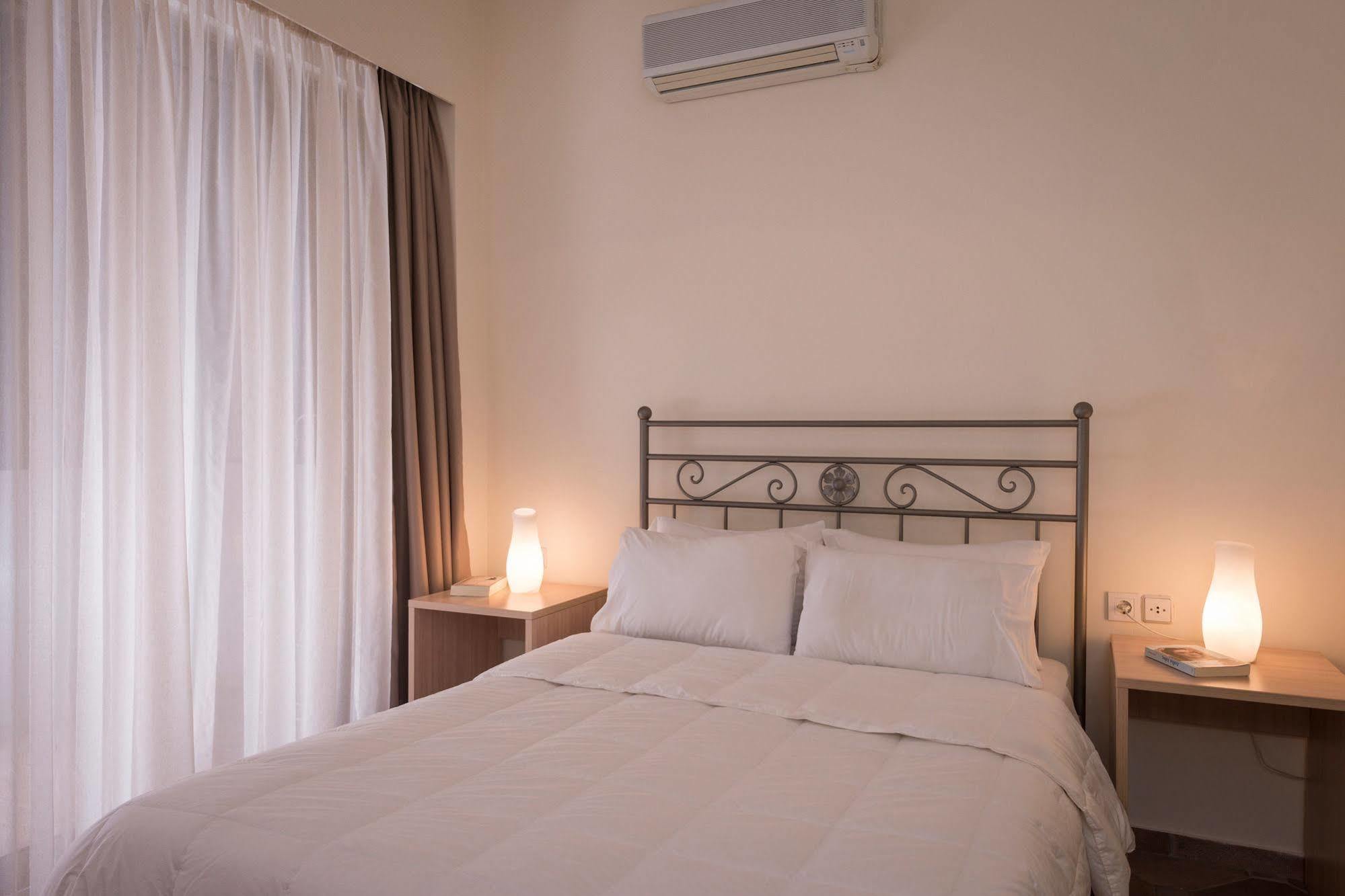 Icarus Hotel Kalamaki  Ngoại thất bức ảnh